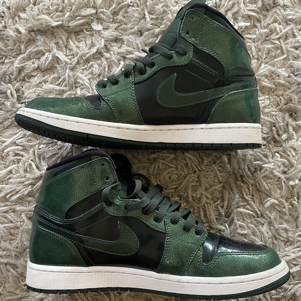 Patent Green Jordan 1 - No Box